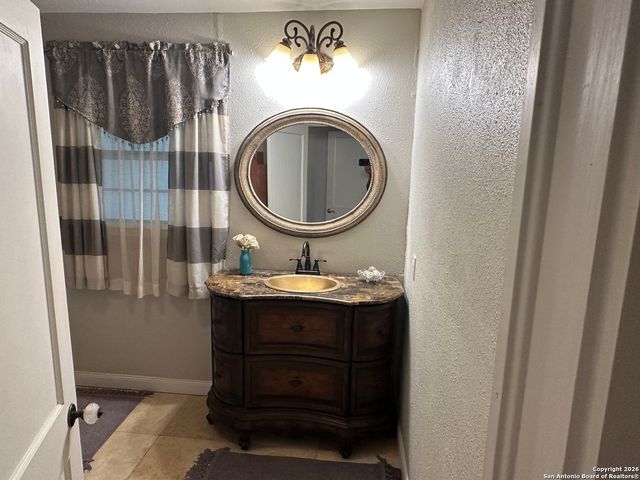 11739 County Road 401, Stockdale, TX 78160