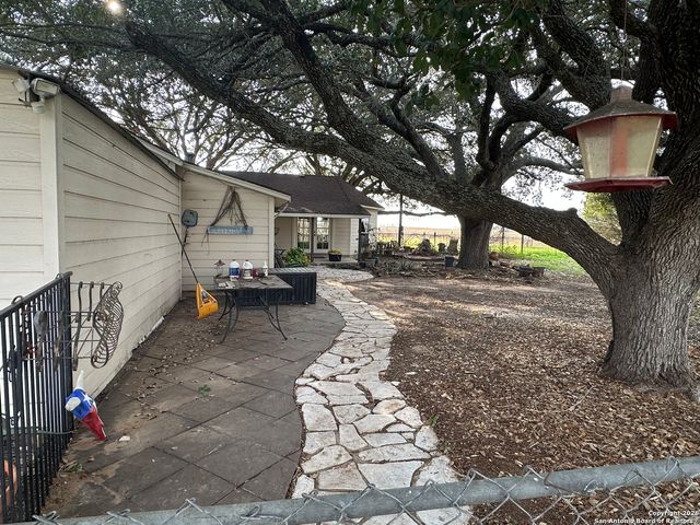 11739 County Road 401, Stockdale, TX 78160