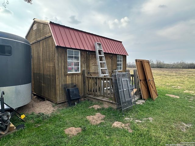 11739 County Road 401, Stockdale, TX 78160