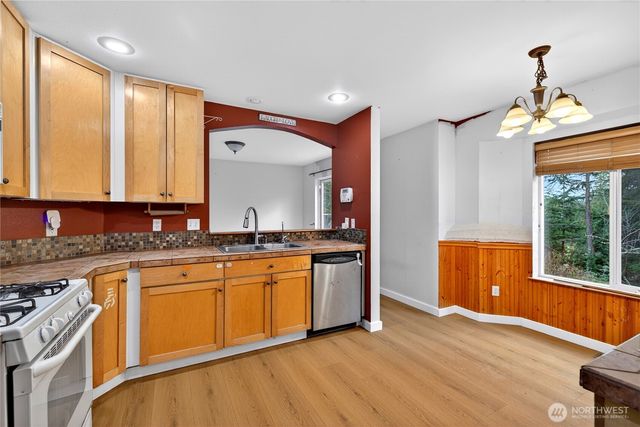 6013 98th Street NW, Marysville, WA 98271