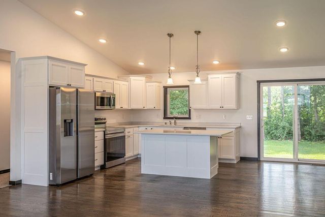 2102 Prairie PLACE, Holmen, WI 54636
