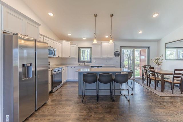 2102 Prairie PLACE, Holmen, WI 54636