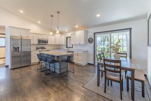 2102 Prairie PLACE, Holmen, WI 54636