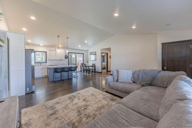 2102 Prairie PLACE, Holmen, WI 54636