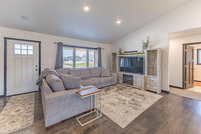 2102 Prairie PLACE, Holmen, WI 54636