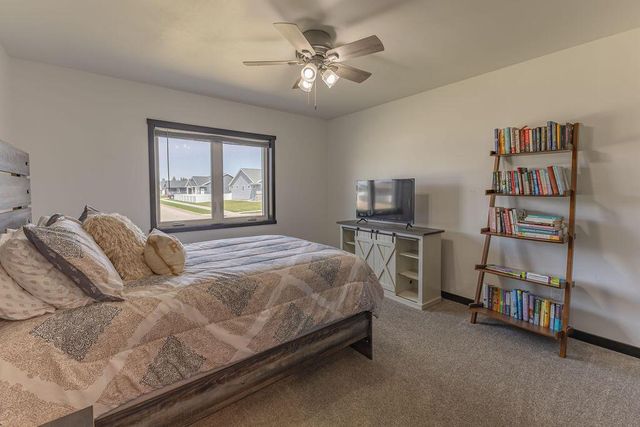 2102 Prairie PLACE, Holmen, WI 54636
