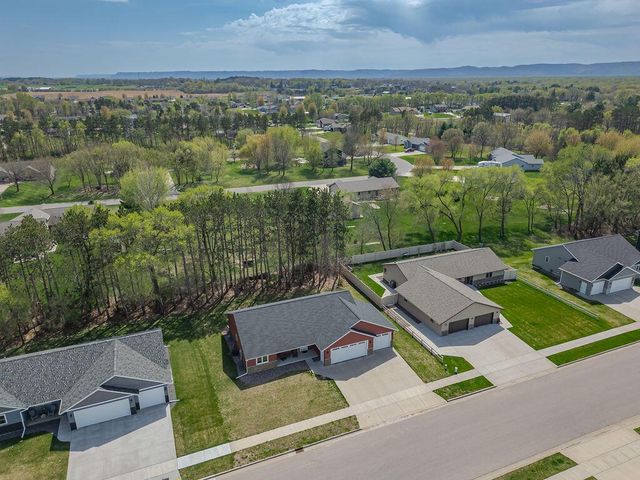 2102 Prairie PLACE, Holmen, WI 54636