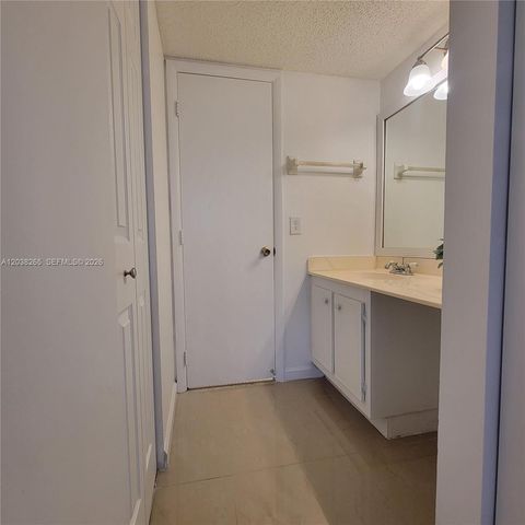 6021 NW 61st Avenue 207, Tamarac, FL 33319