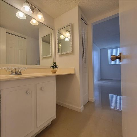 6021 NW 61st Avenue 207, Tamarac, FL 33319