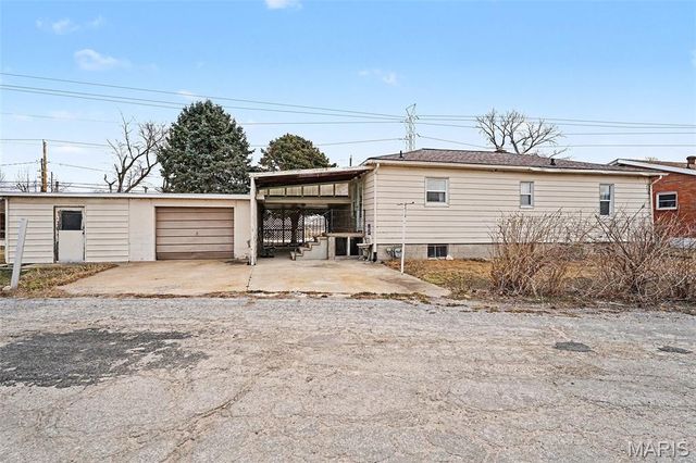 38 N Main Street, Wood River, IL 62095