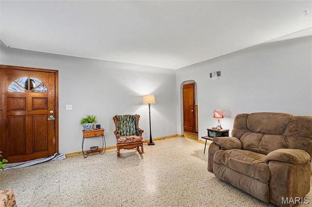 38 N Main Street, Wood River, IL 62095