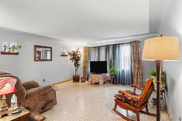 38 N Main Street, Wood River, IL 62095