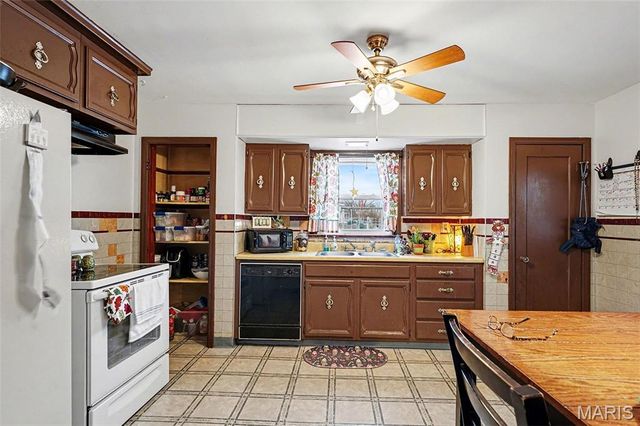 38 N Main Street, Wood River, IL 62095