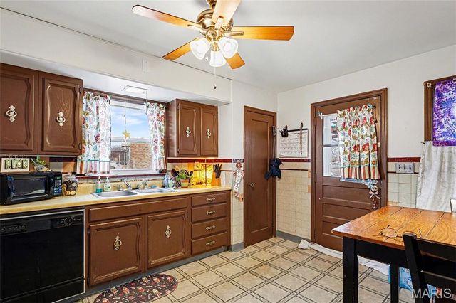 38 N Main Street, Wood River, IL 62095