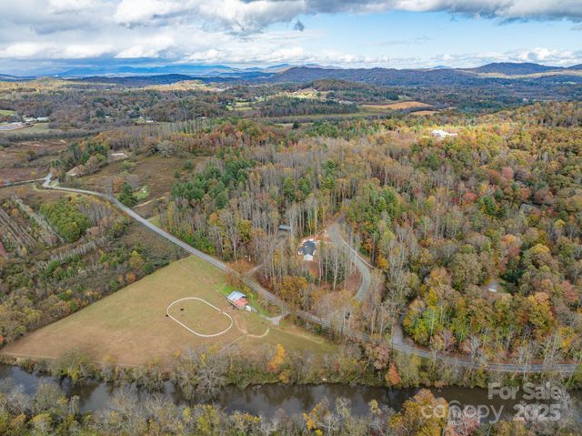 000 Nature Walk Lane 7, Hendersonville, NC 28739