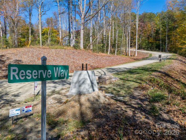 000 Nature Walk Lane 7, Hendersonville, NC 28739