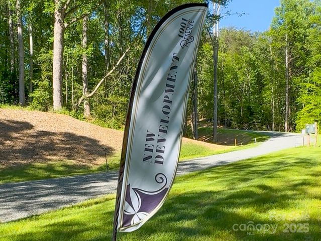 000 Nature Walk Lane 7, Hendersonville, NC 28739