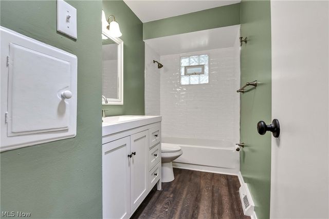 4267 Bentley Drive, North Olmsted, OH 44070
