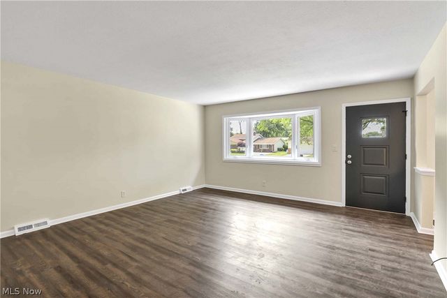 4267 Bentley Drive, North Olmsted, OH 44070