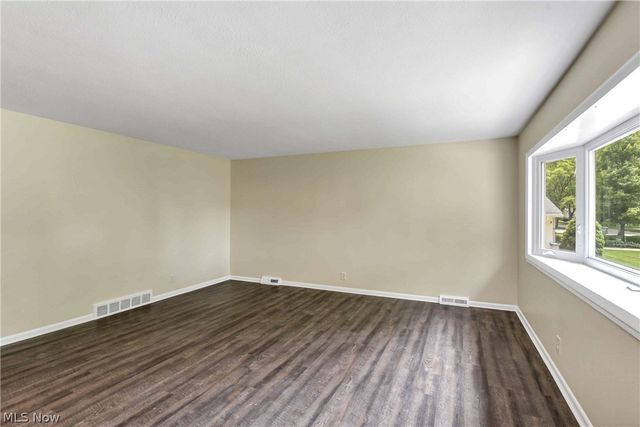4267 Bentley Drive, North Olmsted, OH 44070