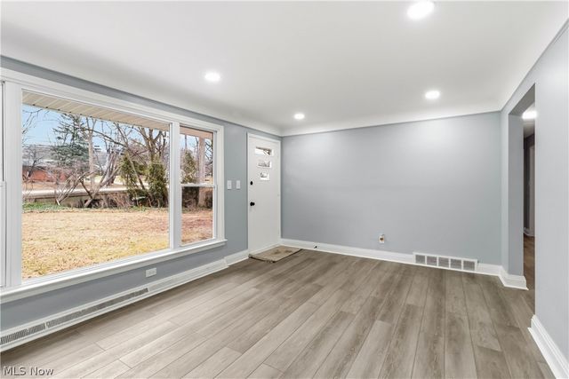 9486 York Road, North Royalton, OH 44133