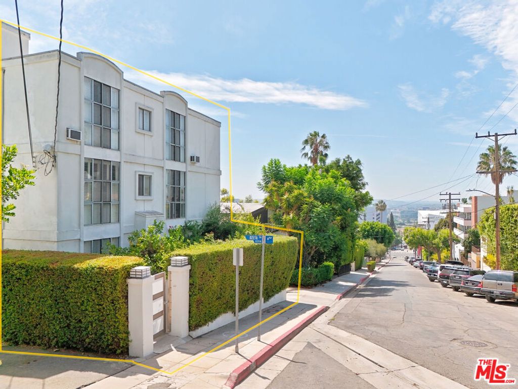 1214 N Clark Street, West Hollywood, CA 90069 — photo 3