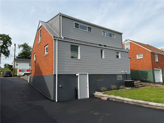 1316 Barkley Rd, Port Vue, PA 15133