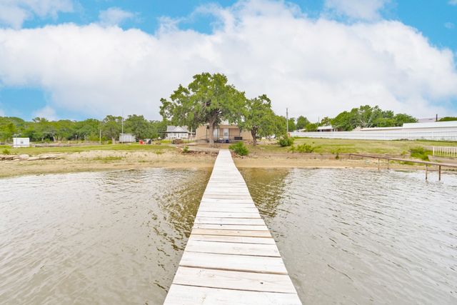 120 Tettleton Circle, Bowie, TX 76230