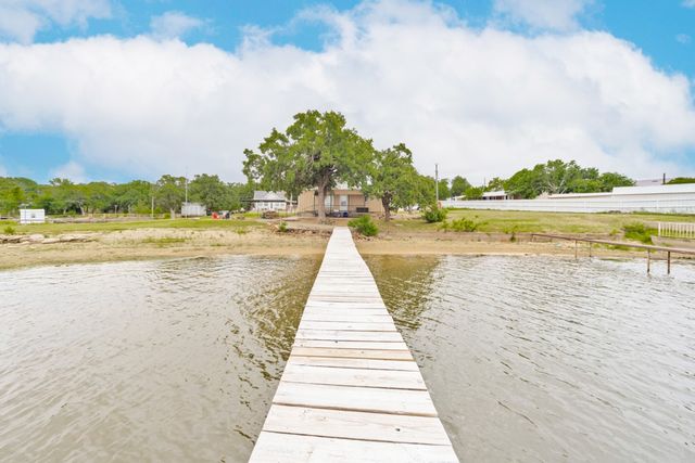 120 Tettleton Circle, Bowie, TX 76230