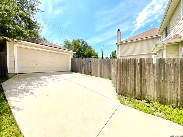166 Red Hawk Rdg, San Antonio, TX 78258
