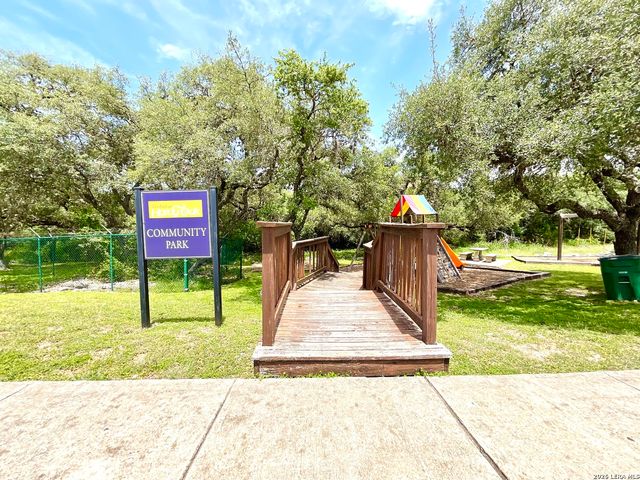 166 Red Hawk Rdg, San Antonio, TX 78258