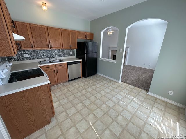 166 Red Hawk Rdg, San Antonio, TX 78258