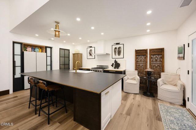 601 Durwood Drive, La Canada Flintridge, CA 91011