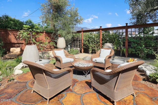 601 Durwood Drive, La Canada Flintridge, CA 91011