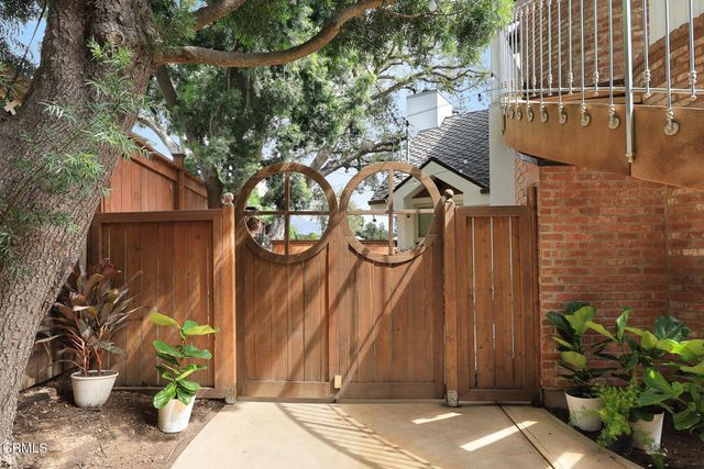 601 Durwood Drive, La Canada Flintridge, CA 91011