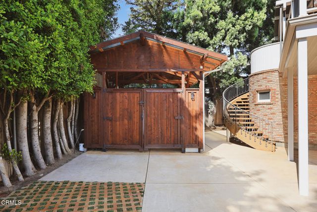 601 Durwood Drive, La Canada Flintridge, CA 91011