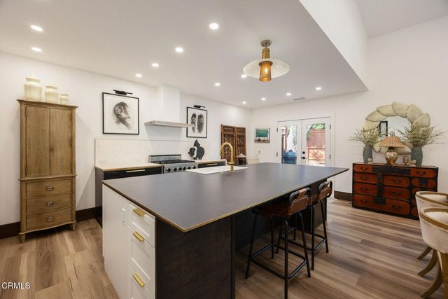 601 Durwood Drive, La Canada Flintridge, CA 91011
