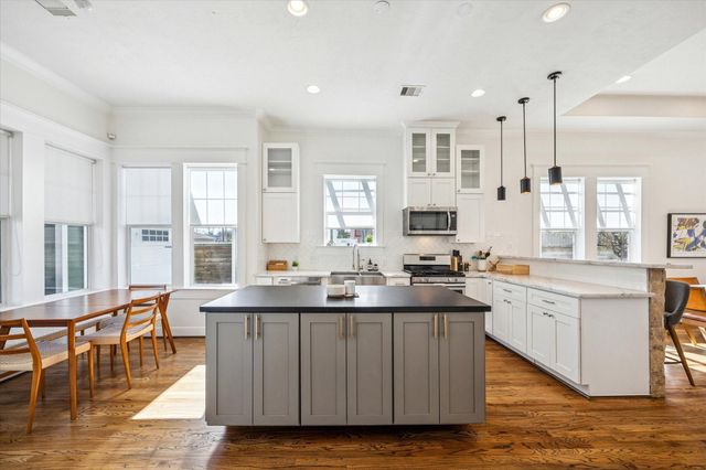 304 Walton Street, Houston, TX 77009