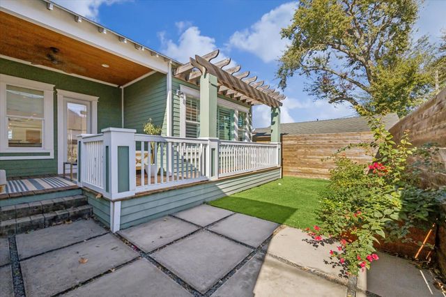 304 Walton Street, Houston, TX 77009