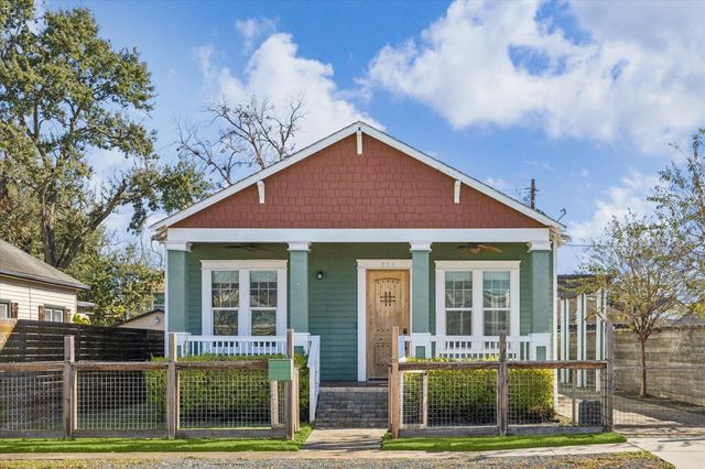 304 Walton Street, Houston, TX 77009