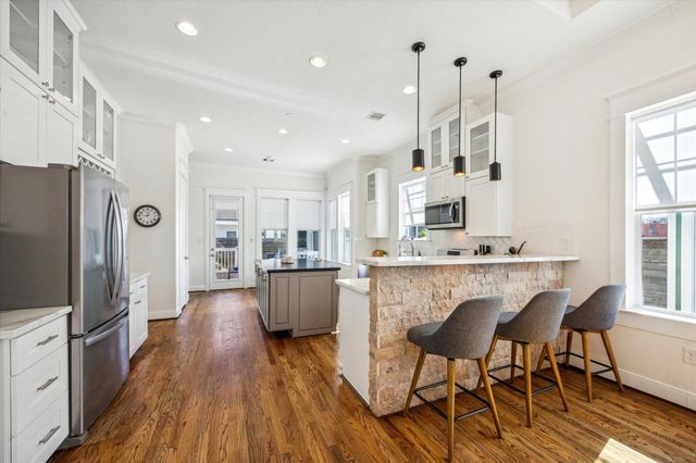 304 Walton Street, Houston, TX 77009