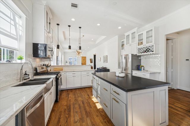 304 Walton Street, Houston, TX 77009