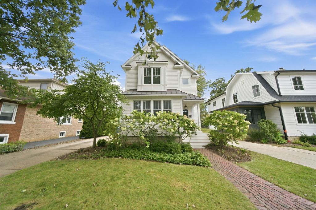 4712 Middaugh Avenue, Downers Grove, IL 60515 — photo 2