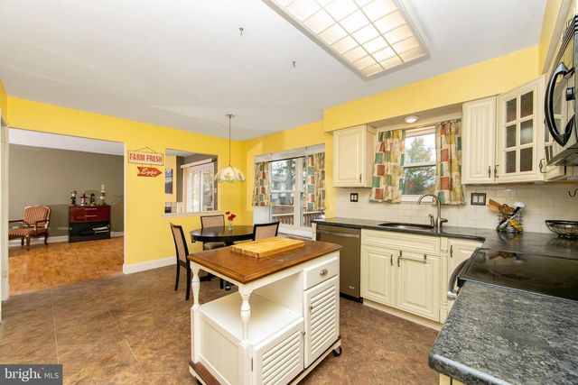 180 INDEPENDENCE DR, Holland, PA 18966