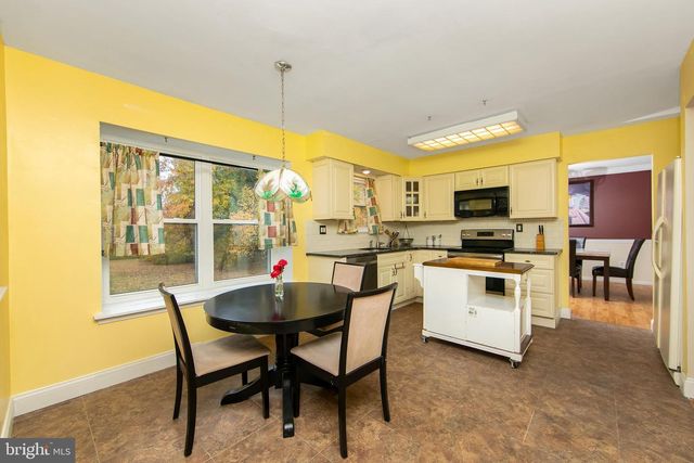 180 INDEPENDENCE DR, Holland, PA 18966