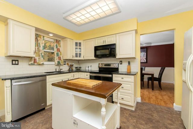 180 INDEPENDENCE DR, Holland, PA 18966