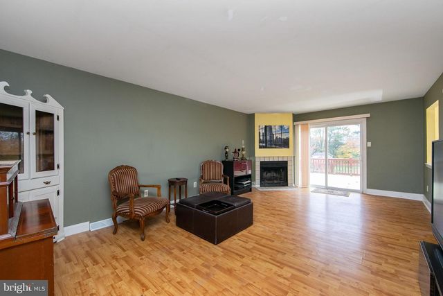 180 INDEPENDENCE DR, Holland, PA 18966