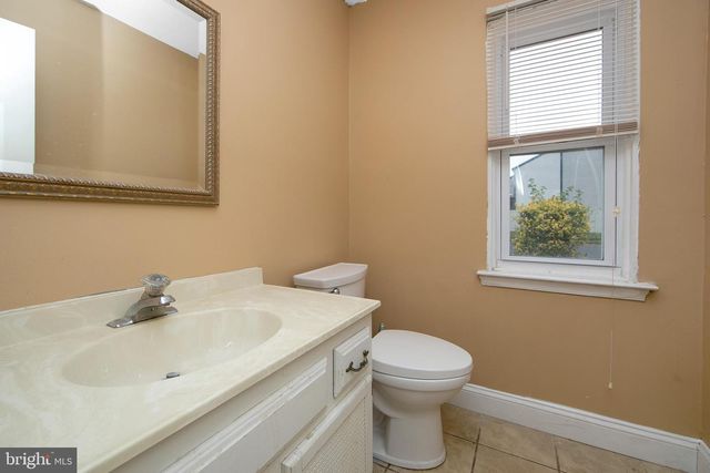 180 INDEPENDENCE DR, Holland, PA 18966