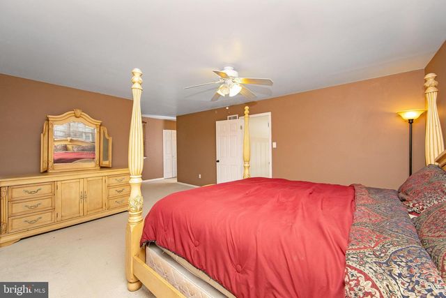 180 INDEPENDENCE DR, Holland, PA 18966