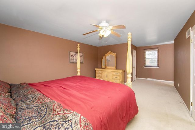 180 INDEPENDENCE DR, Holland, PA 18966